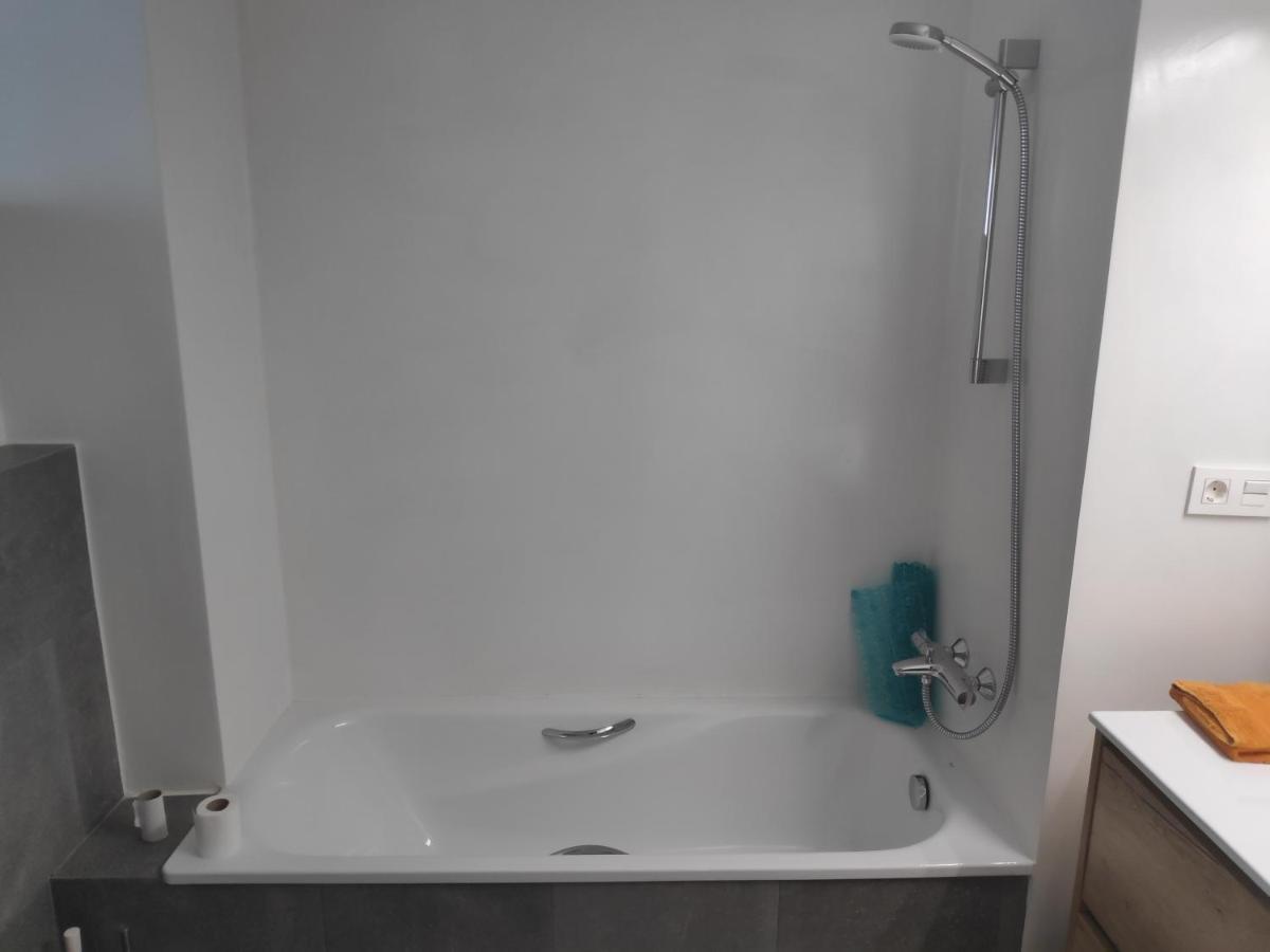 Apartment Close To The Beach With Free Parking バダロナ エクステリア 写真