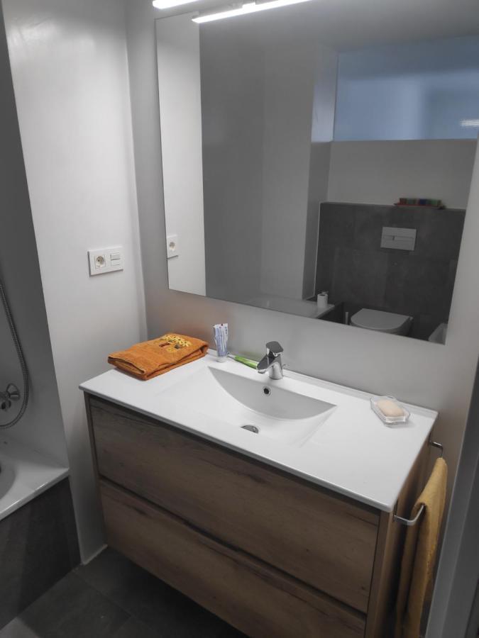 Apartment Close To The Beach With Free Parking バダロナ エクステリア 写真
